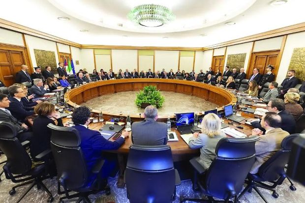 Il Csm ora scopre di doversi difendere dai suoi “difensori”